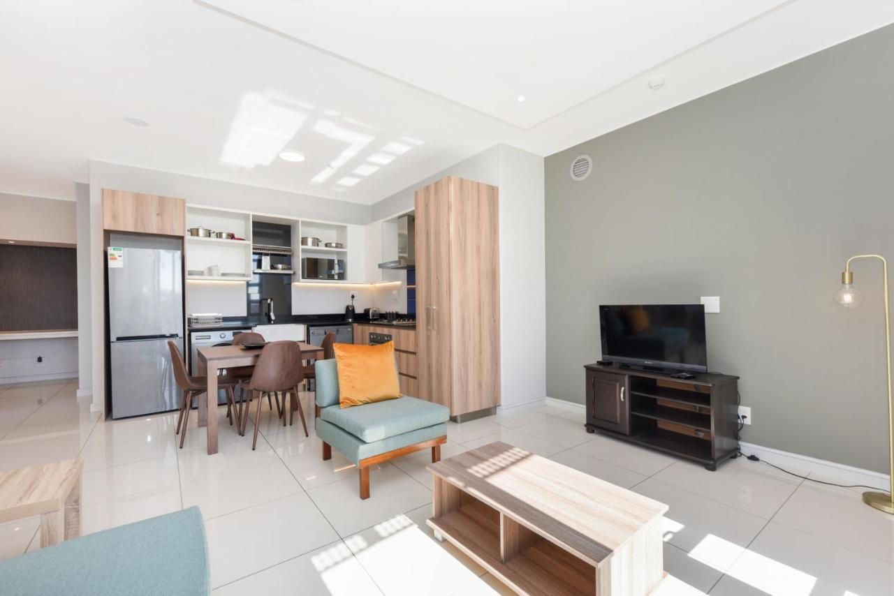The Median Rosebank Luxury Apartment - Building With Generator ヨハネスブルグ エクステリア 写真