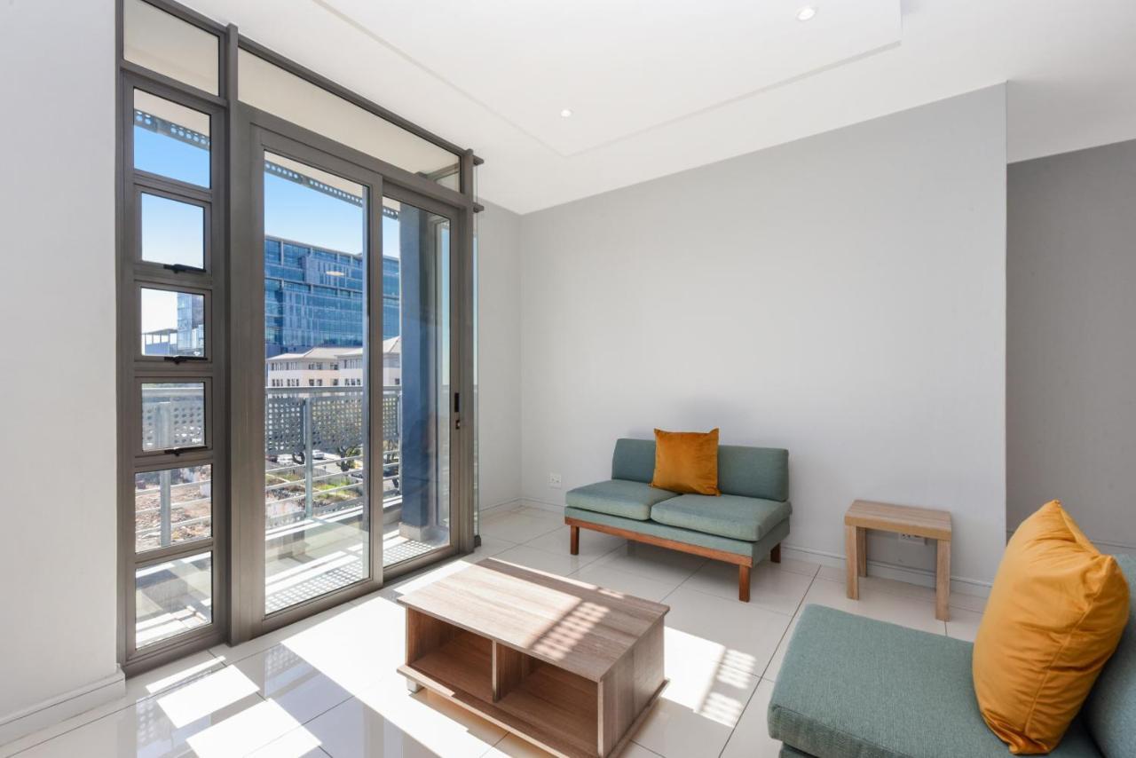 The Median Rosebank Luxury Apartment - Building With Generator ヨハネスブルグ エクステリア 写真