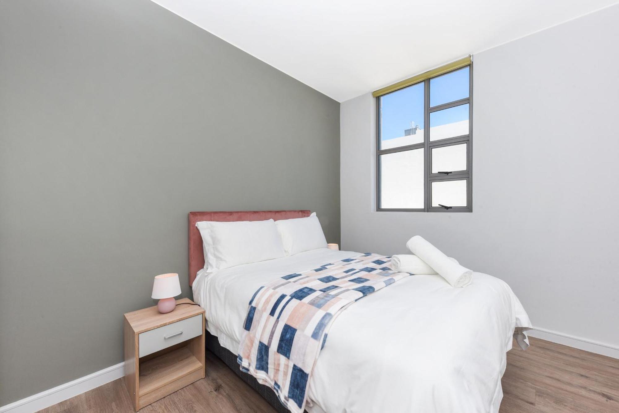 The Median Rosebank Luxury Apartment - Building With Generator ヨハネスブルグ エクステリア 写真