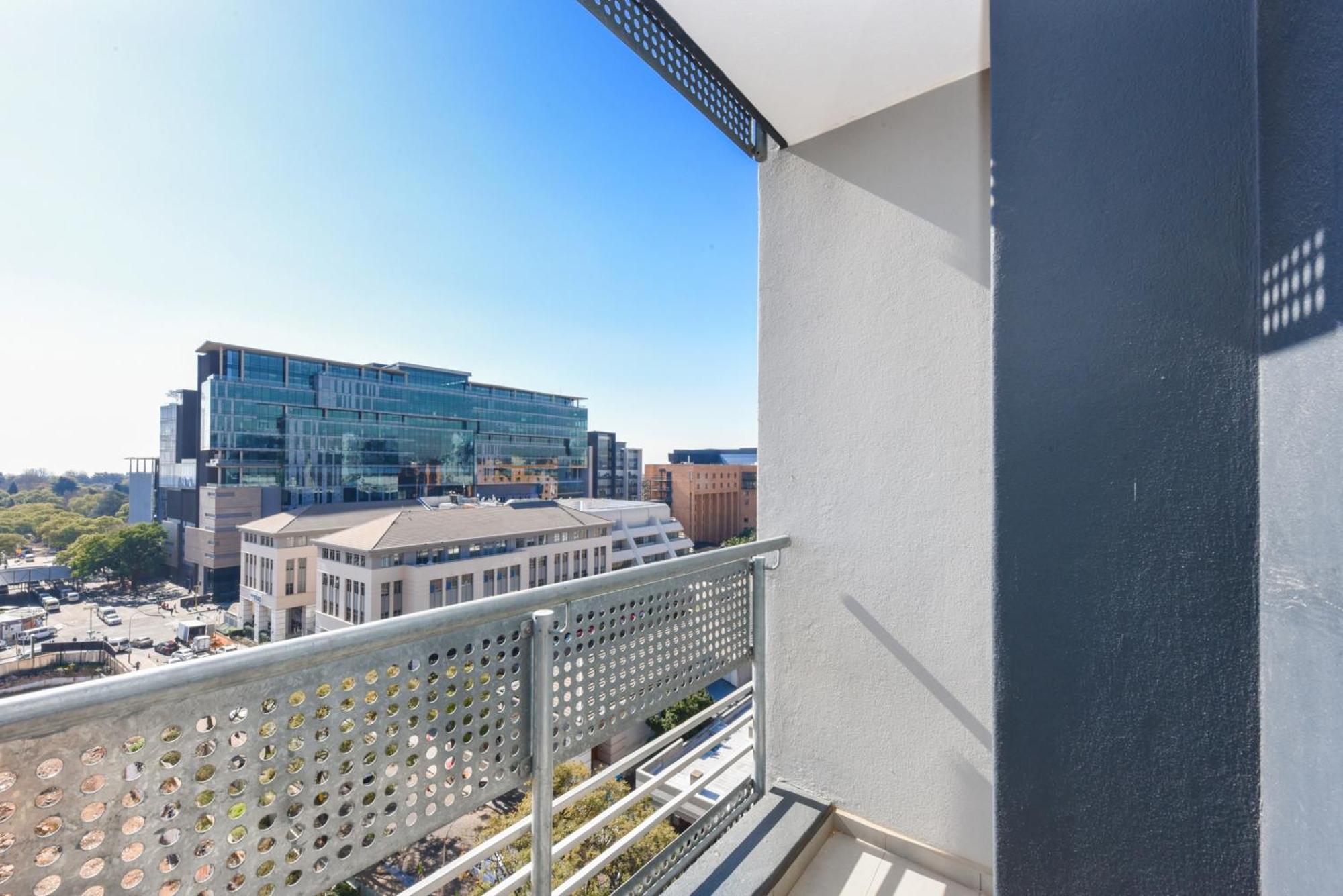 The Median Rosebank Luxury Apartment - Building With Generator ヨハネスブルグ エクステリア 写真