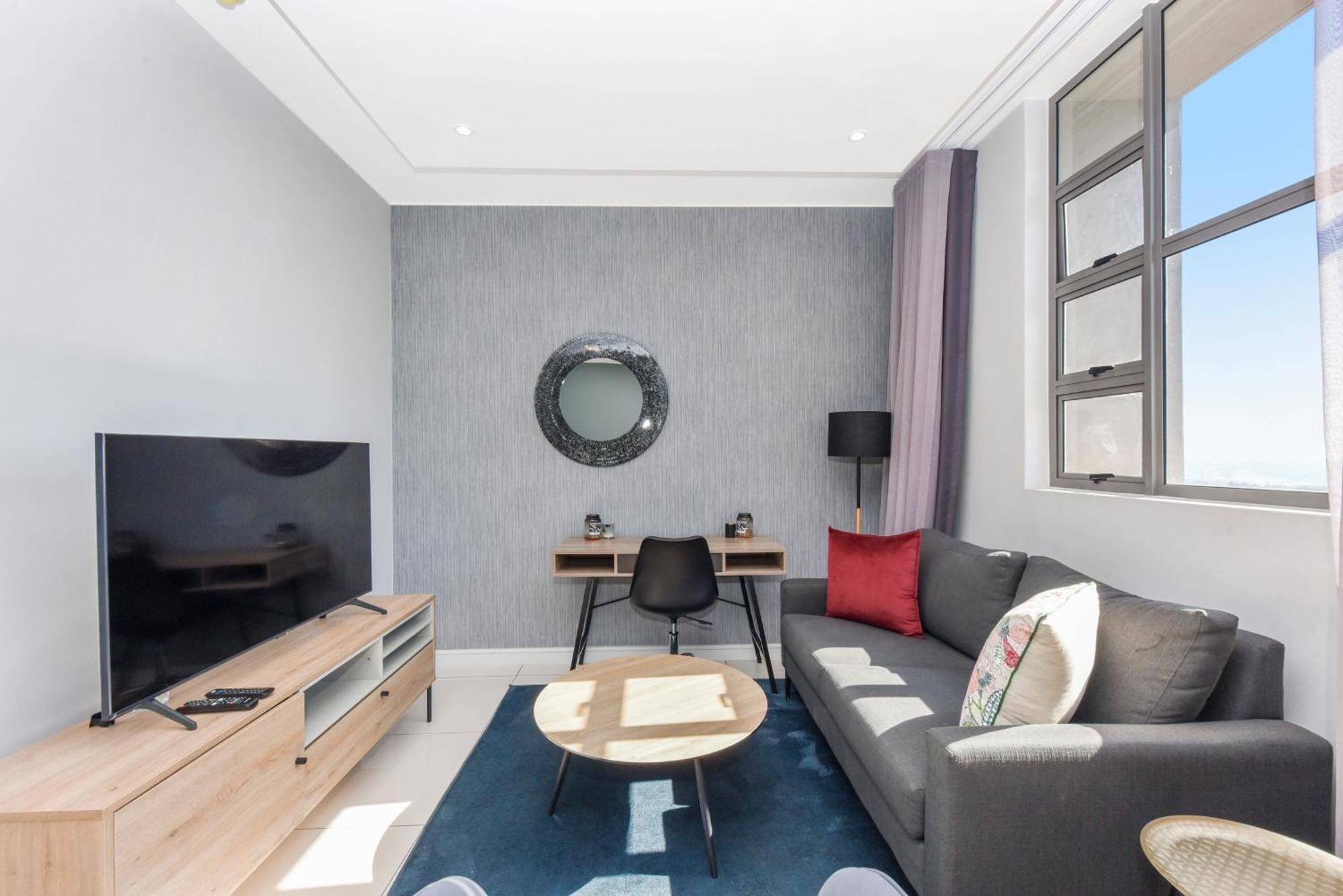 The Median Rosebank Luxury Apartment - Building With Generator ヨハネスブルグ エクステリア 写真