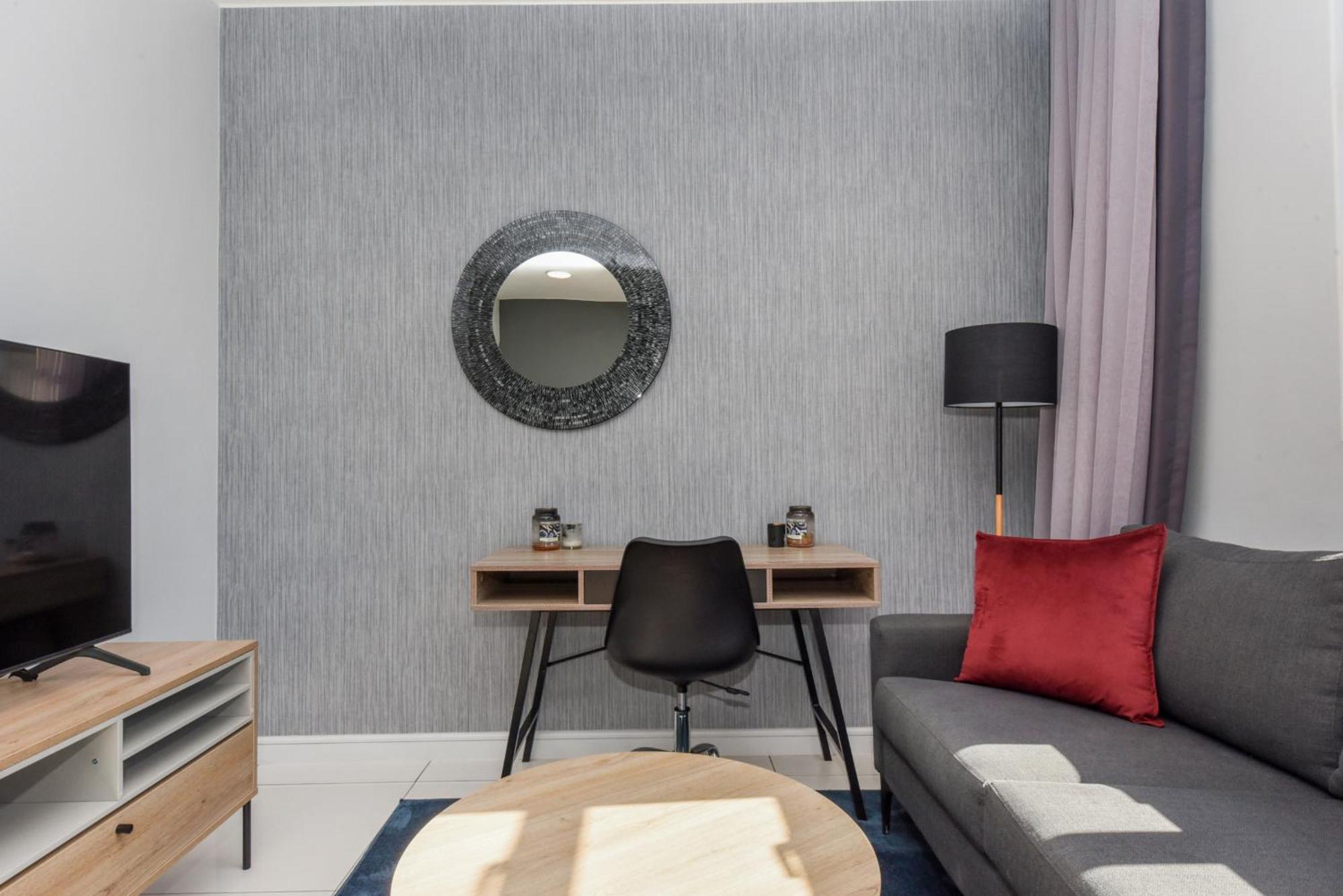 The Median Rosebank Luxury Apartment - Building With Generator ヨハネスブルグ エクステリア 写真
