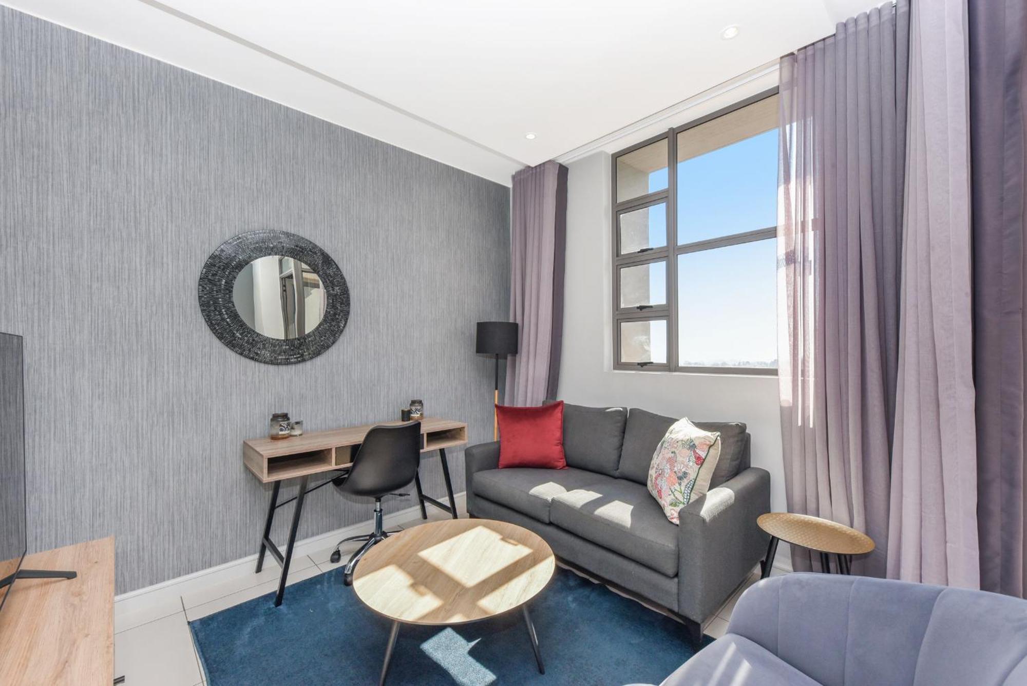The Median Rosebank Luxury Apartment - Building With Generator ヨハネスブルグ エクステリア 写真
